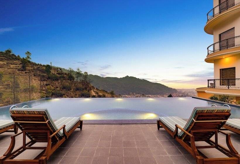 هتل Lemon Tree Premier Budhanilkanth