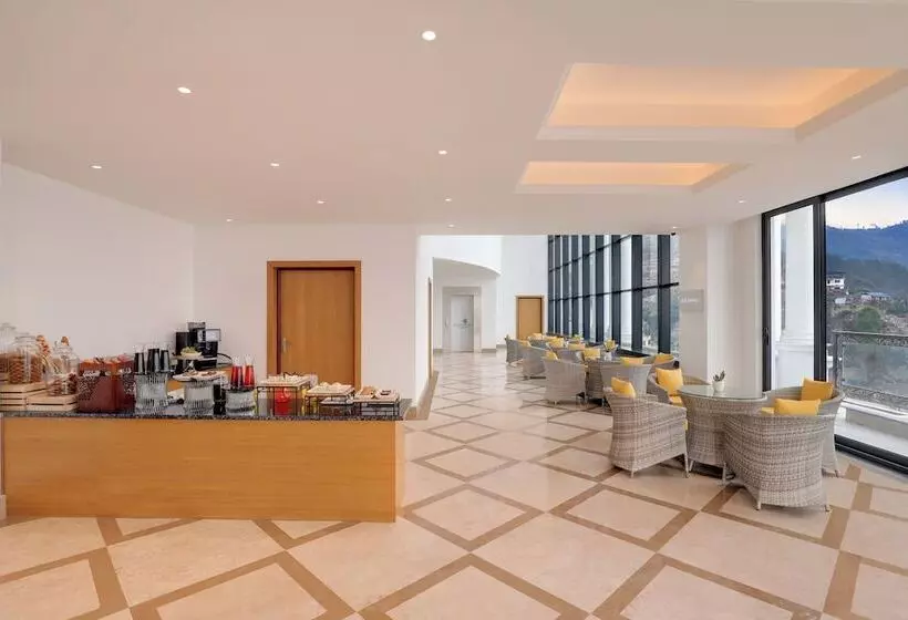 هتل Lemon Tree Premier Budhanilkanth