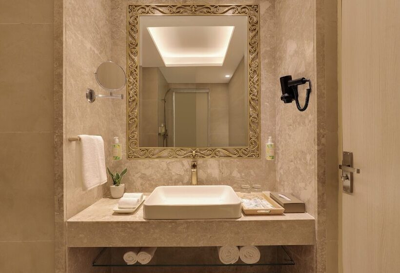 هتل Lemon Tree Premier Budhanilkanth