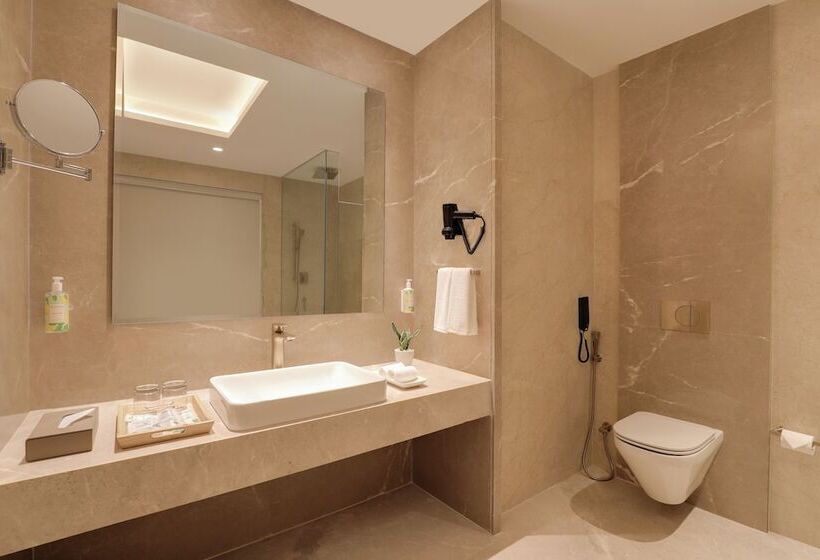 هتل Lemon Tree Premier Budhanilkanth