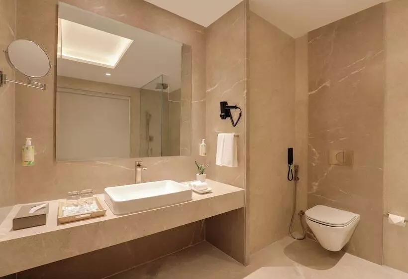 هتل Lemon Tree Premier Budhanilkanth