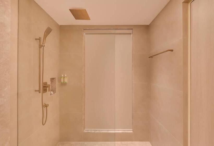 هتل Lemon Tree Premier Budhanilkanth