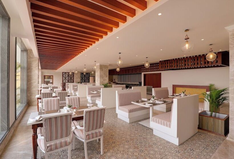 هتل Lemon Tree Premier Budhanilkanth