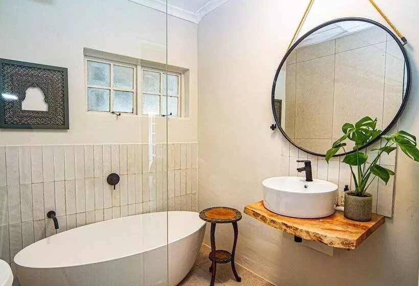 هتل Shelbourne Lodge