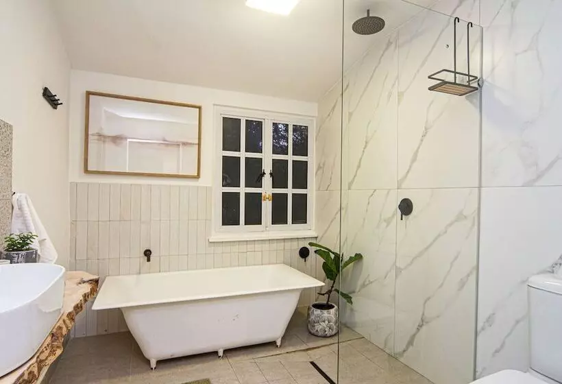 هتل Shelbourne Lodge