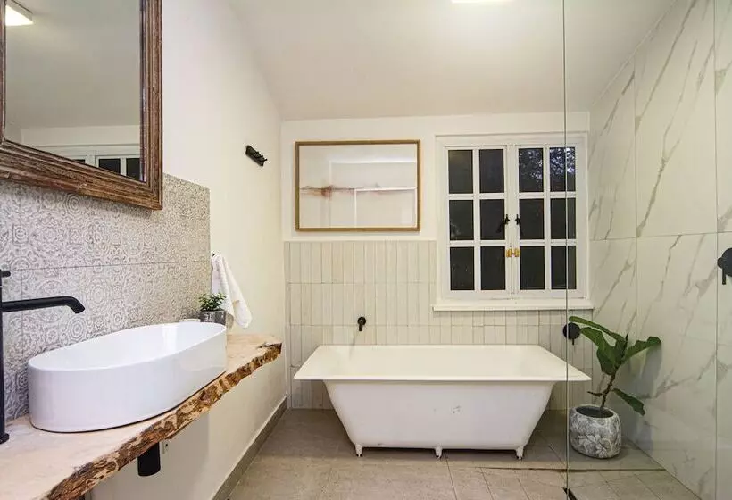 هتل Shelbourne Lodge