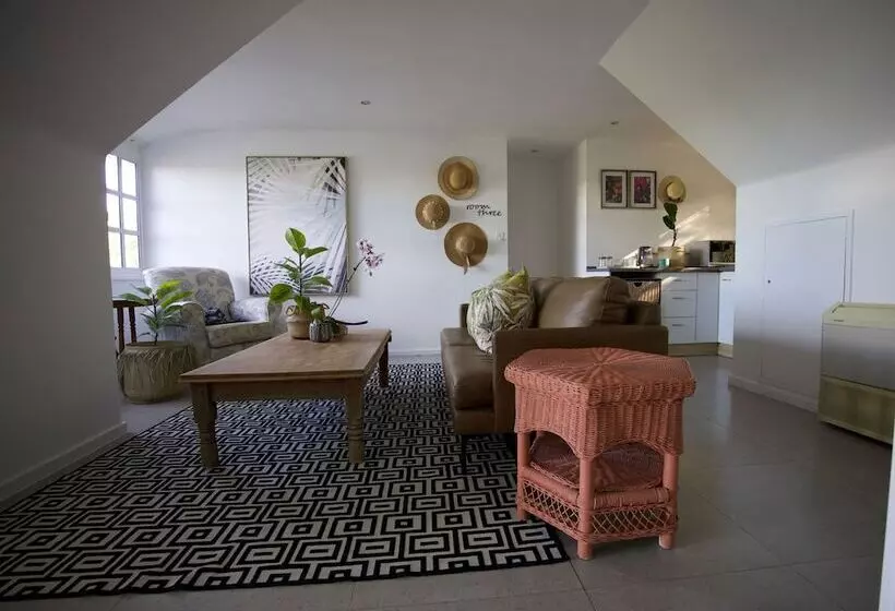 هتل Shelbourne Lodge