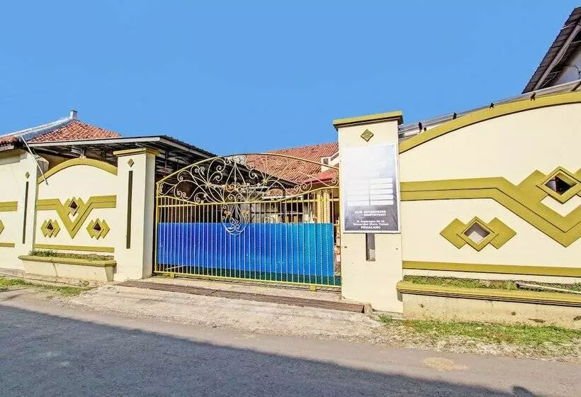 Hotelli Spot On 92424 Wulan Homestay Syariah