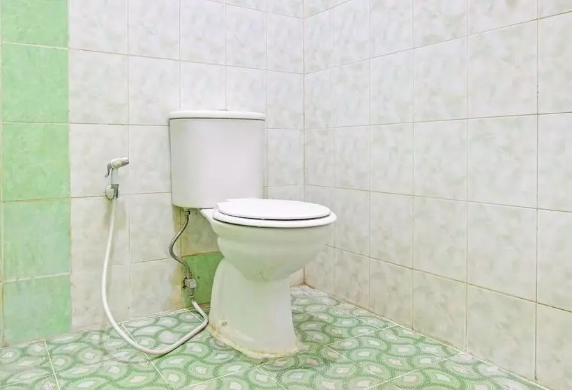 Hotelli Spot On 92424 Wulan Homestay Syariah