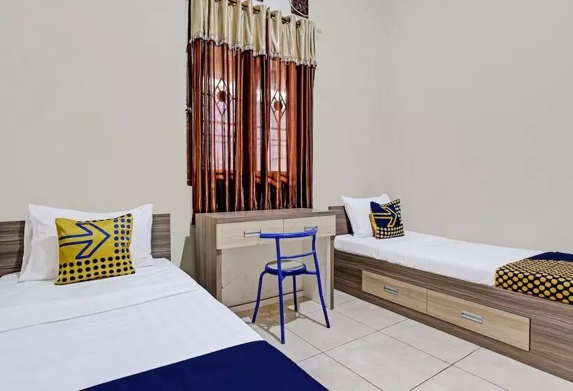 Hotelli Spot On 92424 Wulan Homestay Syariah