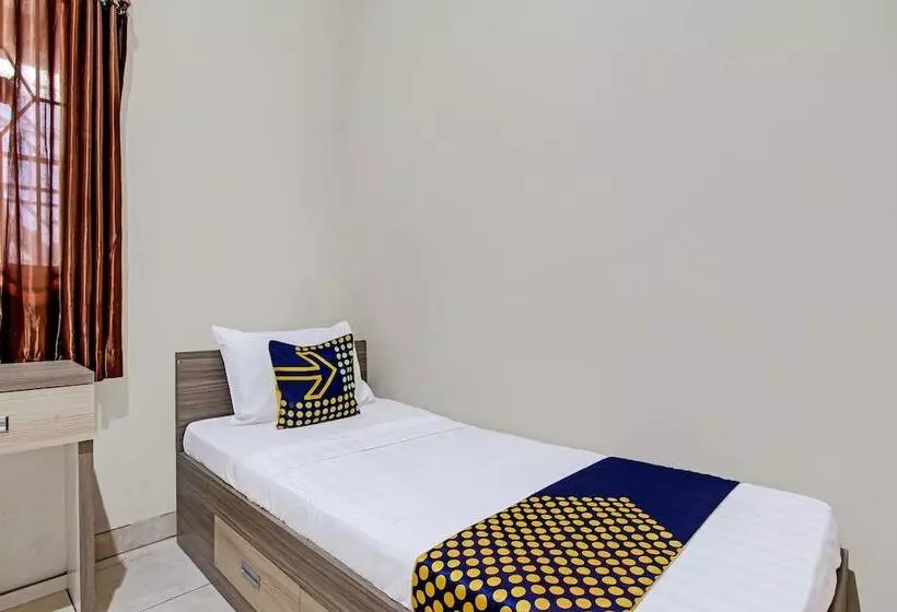 Hotelli Spot On 92424 Wulan Homestay Syariah