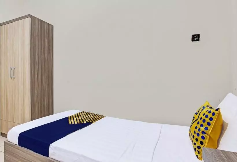 Hotelli Spot On 92424 Wulan Homestay Syariah