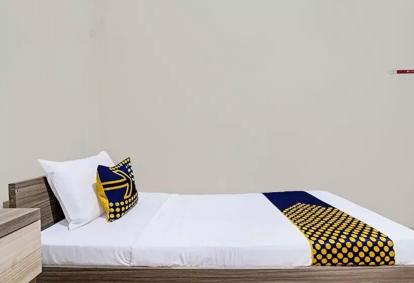 Hotelli Spot On 92424 Wulan Homestay Syariah