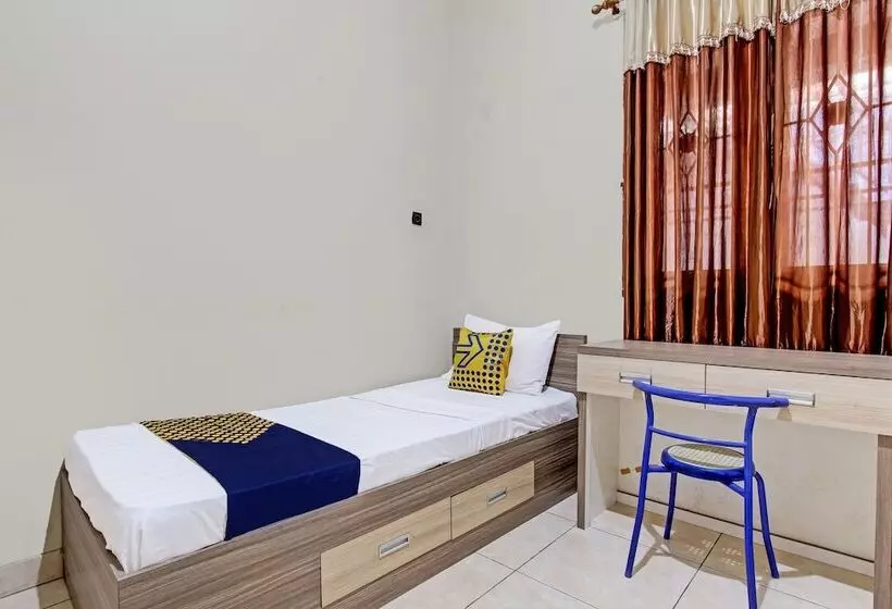 Hotelli Spot On 92424 Wulan Homestay Syariah