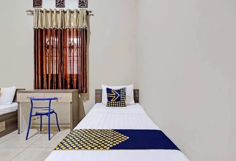 Hotelli Spot On 92424 Wulan Homestay Syariah