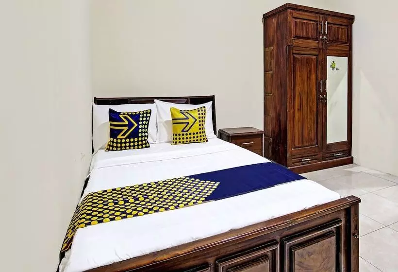 Hotelli Spot On 92424 Wulan Homestay Syariah