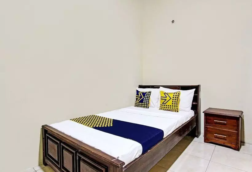 Hotelli Spot On 92424 Wulan Homestay Syariah