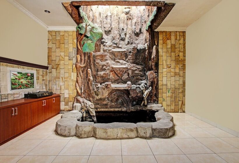 Otel Spot On 92424 Wulan Homestay Syariah