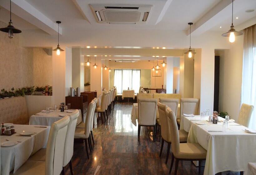 Hotel Srimaan By Oyo Rooms