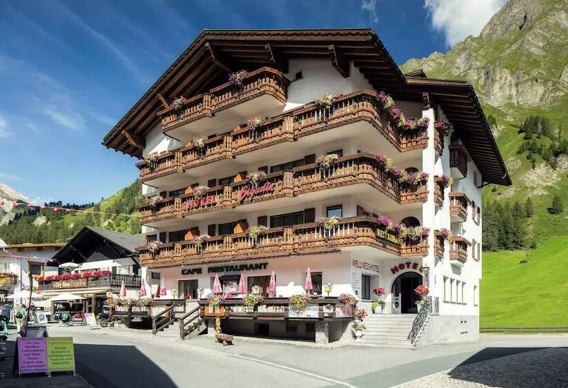 هتل Wellnesshote Engadin