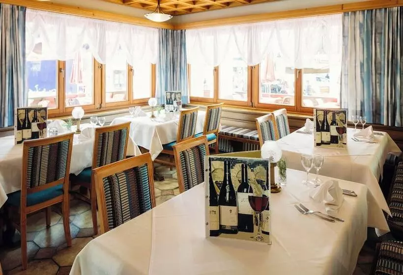 هتل Wellnesshote Engadin
