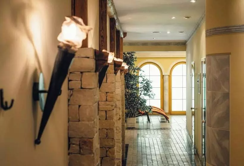 هتل Wellnesshote Engadin