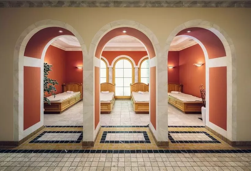 هتل Wellnesshote Engadin