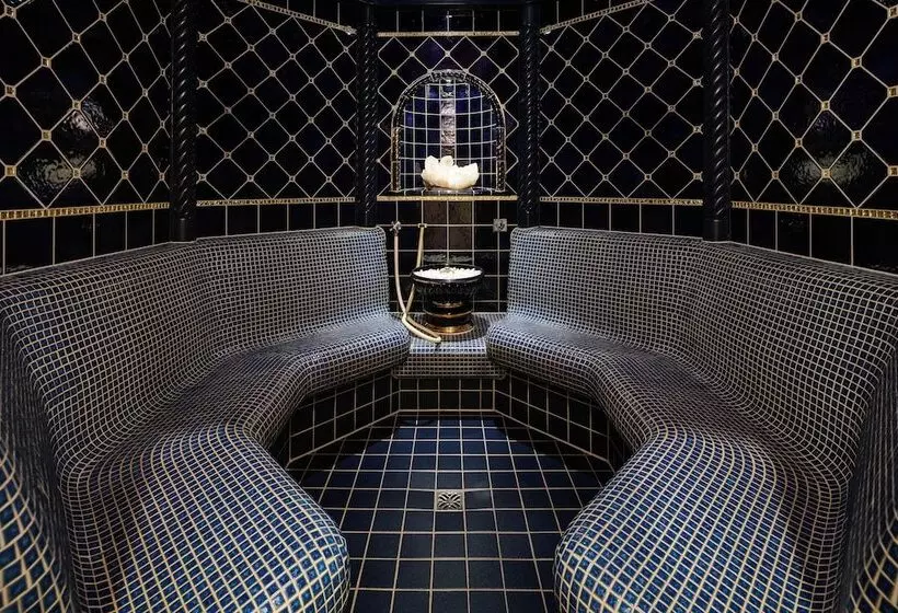 هتل Wellnesshote Engadin