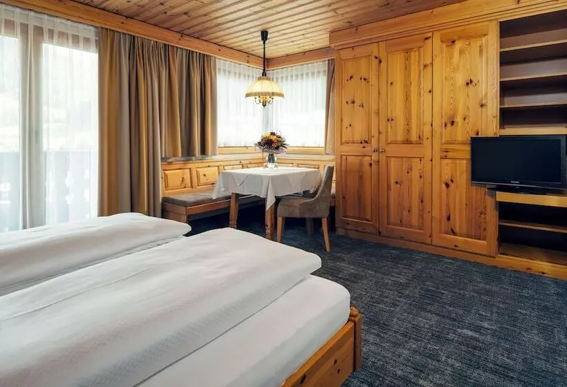 هتل Wellnesshote Engadin