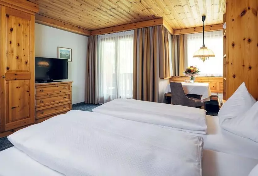 هتل Wellnesshote Engadin
