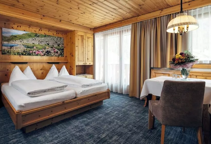 هتل Wellnesshote Engadin