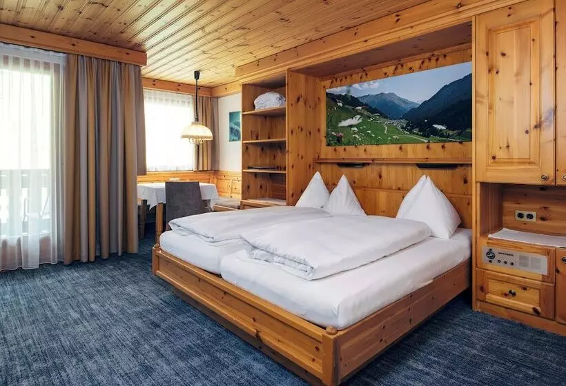 هتل Wellnesshote Engadin