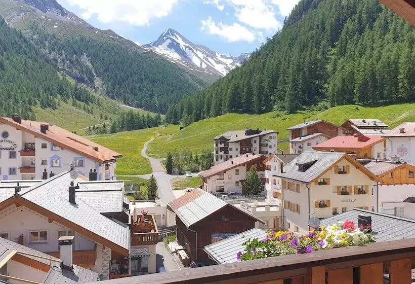 هتل Wellnesshote Engadin