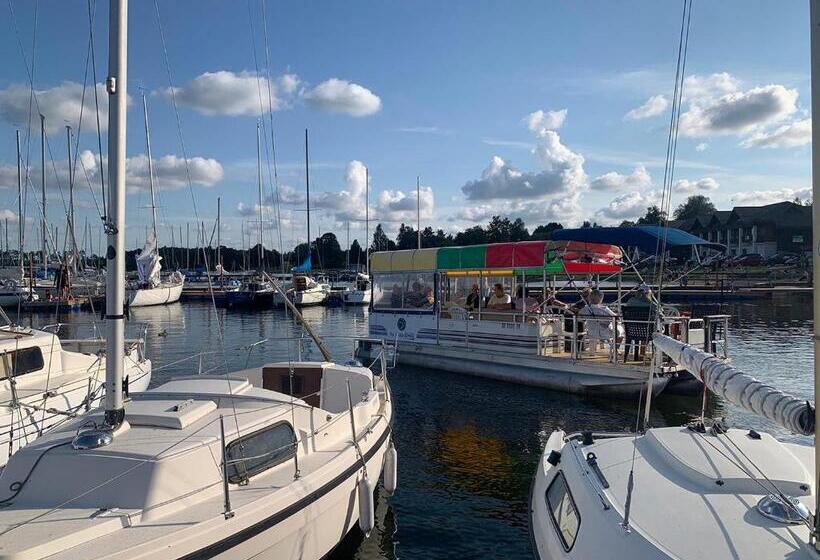 پانسیون Artless