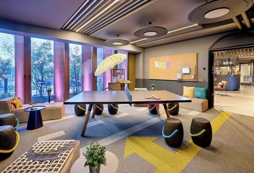 هتل Moxy Luxembourg Airport