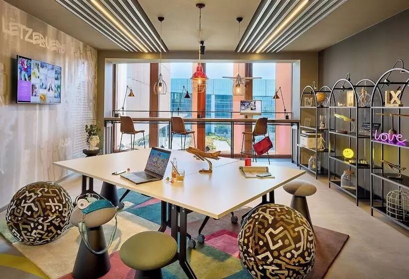 هتل Moxy Luxembourg Airport