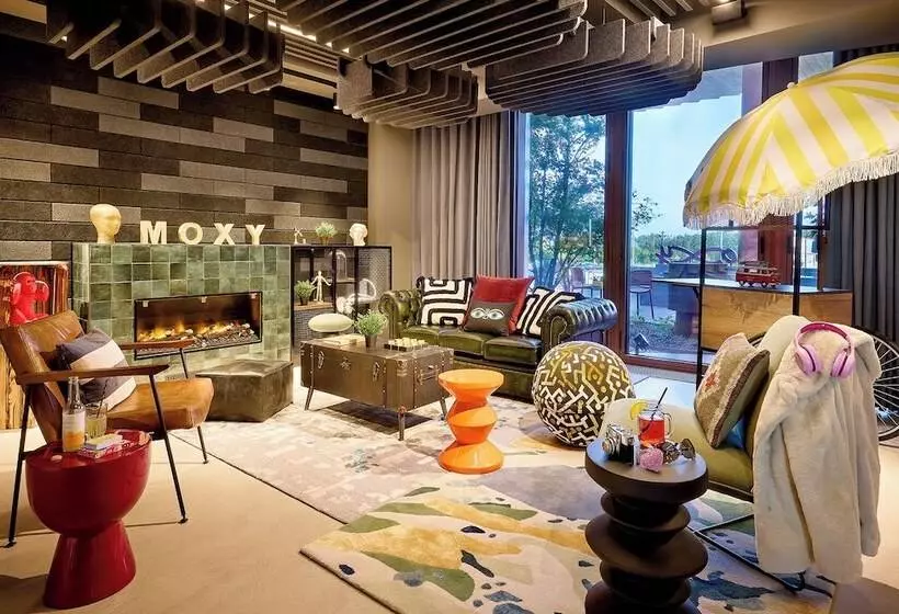 هتل Moxy Luxembourg Airport
