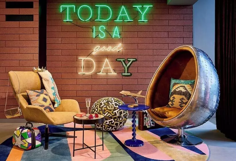 هتل Moxy Luxembourg Airport