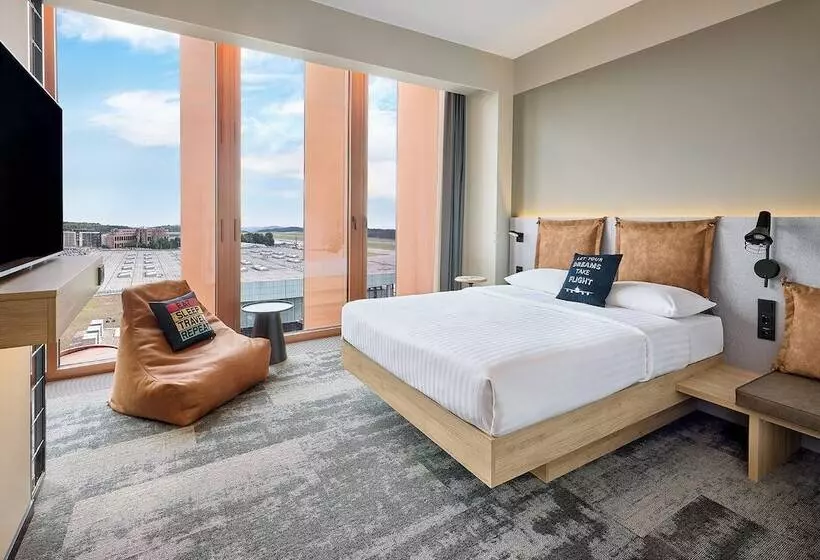 هتل Moxy Luxembourg Airport