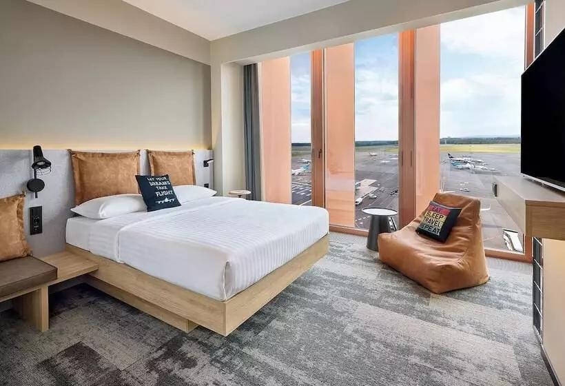 هتل Moxy Luxembourg Airport
