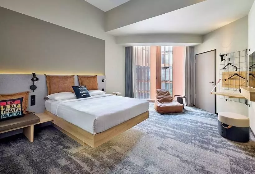 هتل Moxy Luxembourg Airport