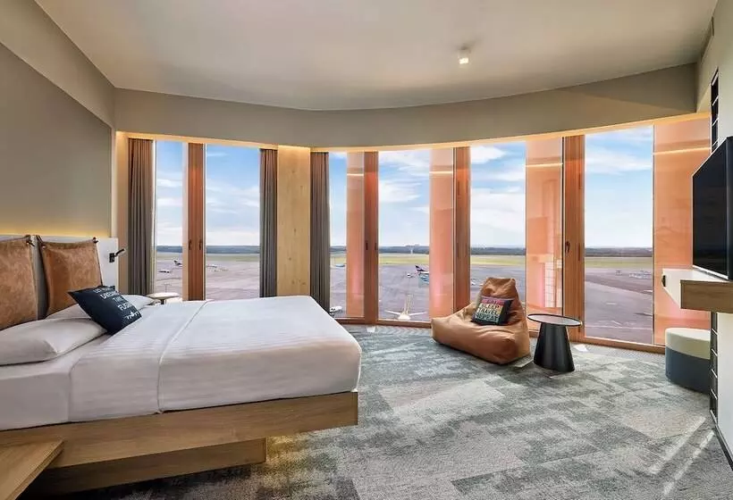 هتل Moxy Luxembourg Airport