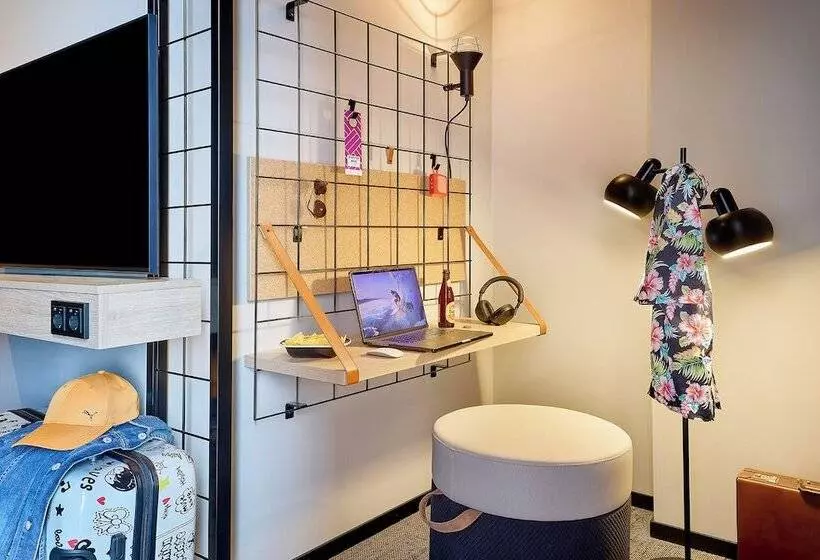 هتل Moxy Luxembourg Airport