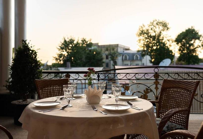 تختخواب و صبحانه Aqua