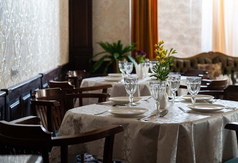 تختخواب و صبحانه Aqua