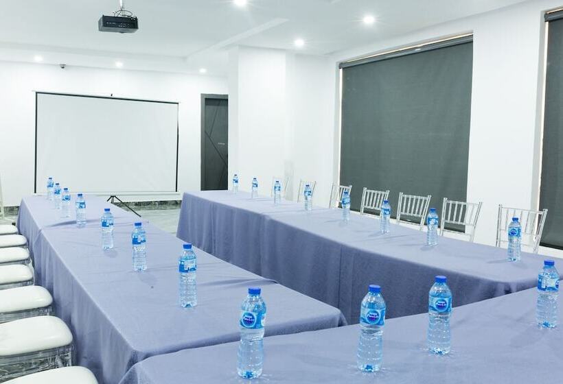 De Signature Tower Hotels & Suites