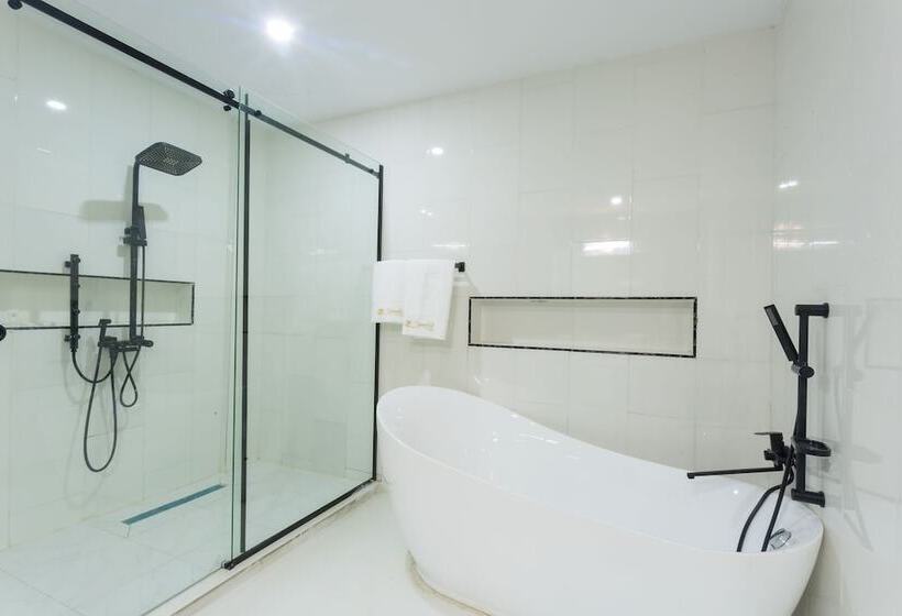 De Signature Tower Hotels & Suites