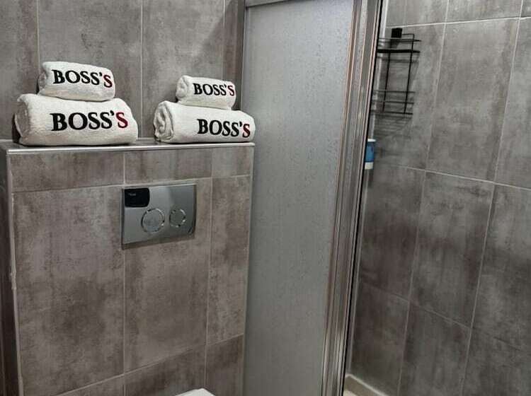 هتل Bosss Business Suite