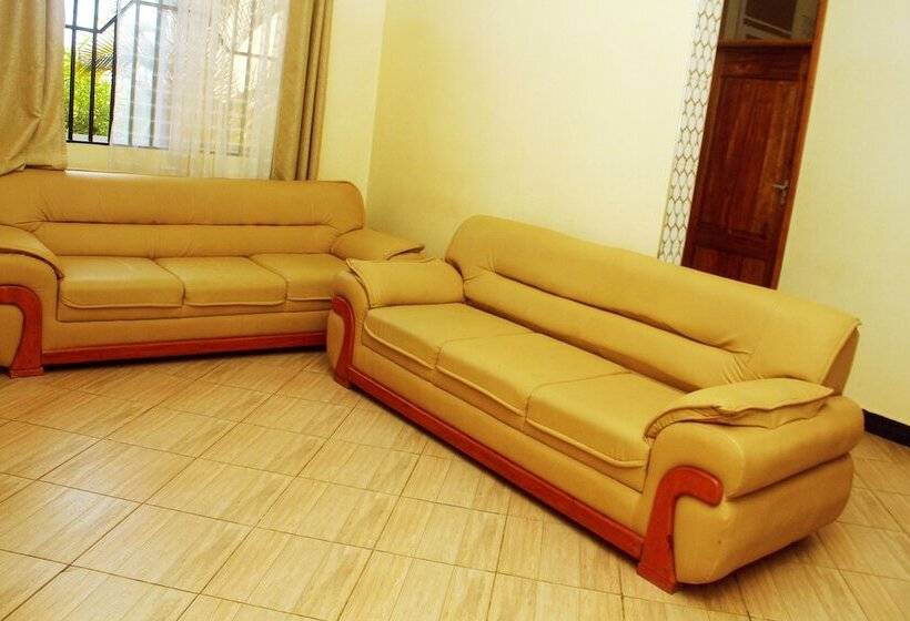 Briston Hotel   Serengeti