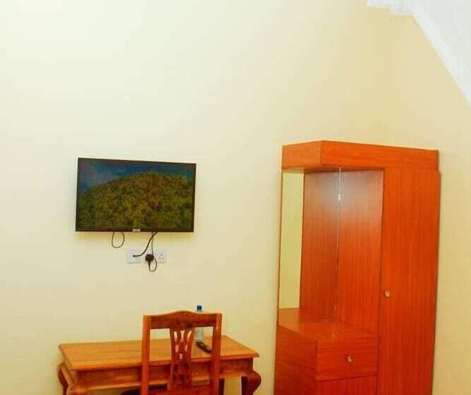 Briston Hotel   Serengeti